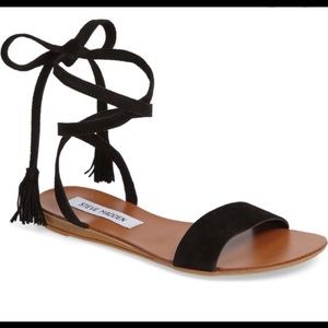 Kapri black Steve Madden sandals
